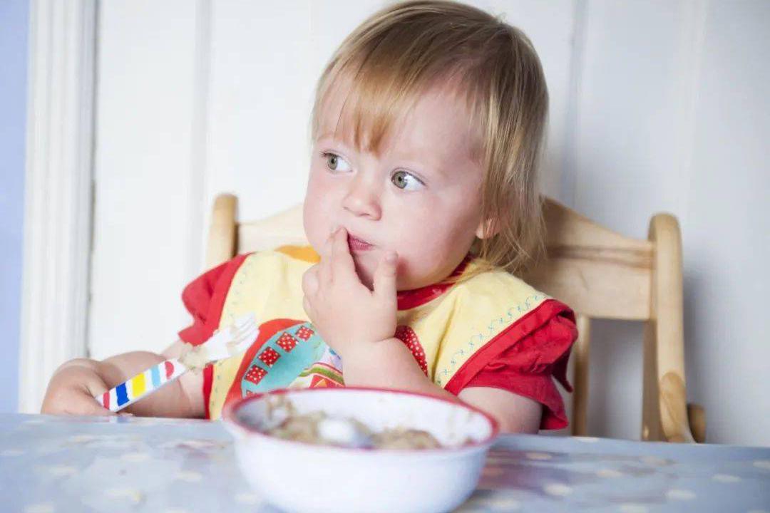 培养小班孩子进餐小妙招！开学就能用上了